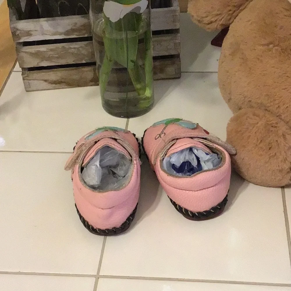 Infants Faux Leather Crib Moccasins (#3)